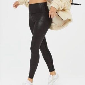 OFFLINE By Aerie Hugger Crackle
Crossover Legging